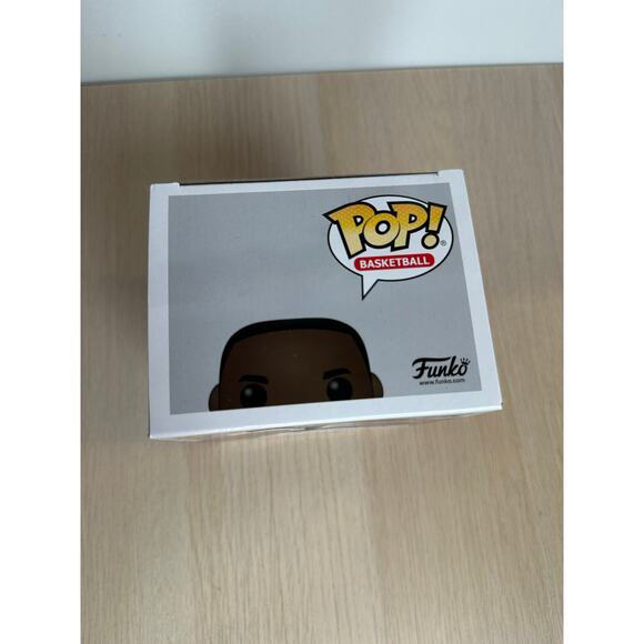 Michael Jordan In Warm-Ups Funko Pop #75 UNC Basketball Vinyl Figure Brand New - Picture 5 of 5